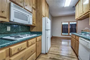 327 S Jefferson St, Irving, TX 75060 - Photo 5