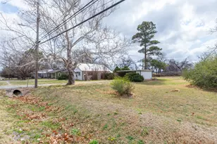 425 S 1st St W, Clyde, TX 79510 - Photo 3
