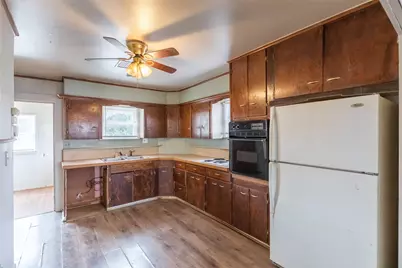 425 S 1st Street W, Clyde, TX 79510 - Photo 9
