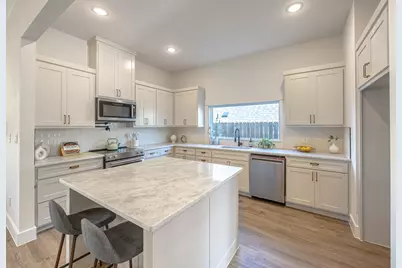 5204 Helmick Avenue, Fort Worth, TX 76107 - Photo 3