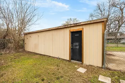 410 S Preston Street, Wolfe City, TX 75496 - Photo 31