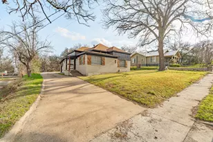 582 W College St, Stephenville, TX 76401 - Photo 3