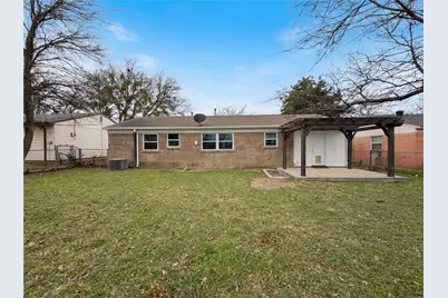 208 Summercrest Boulevard, Burleson, TX 76028 - Photo 5