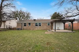 208 Summercrest Blvd, Burleson, TX 76028 - Photo 5