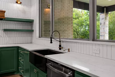 9703 Rosalie Court, Granbury, TX 76049 - Photo 9