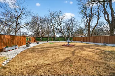 1314 S Grand Avenue, Gainesville, TX 76240 - Photo 3