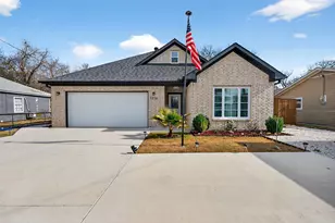 1314 S Grand Ave, Gainesville, TX 76240 - Photo 1