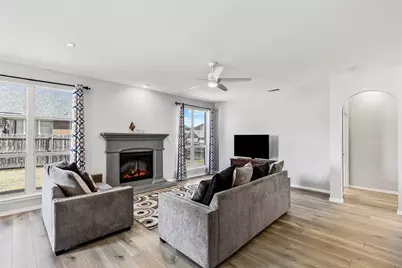 2708 Lake Country Drive, Grand Prairie, TX 75052 - Photo 7