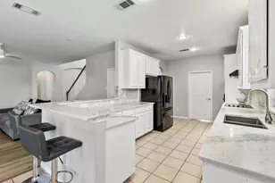 2708 Lake Country Dr, Grand Prairie, TX 75052 - Photo 11