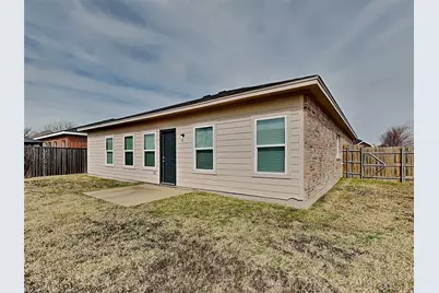 1002 Woodcrest Drive, Lancaster, TX 75134 - Photo 15