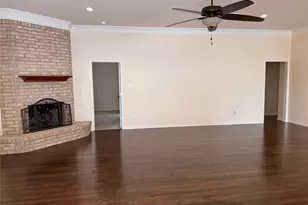 8805 Rolling Springs Ct, Fort Worth, TX 76120 - Photo 5