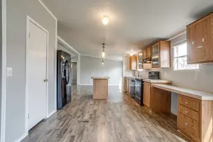 646 Whisper View Cir, Granbury, TX 76049 - Photo 17