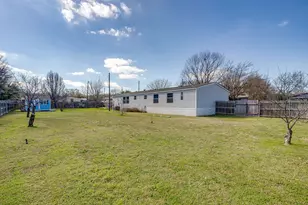 646 Whisper View Cir, Granbury, TX 76049 - Photo 37