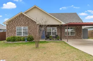 102 E Willow St, Sanger, TX 76266 - Photo 1