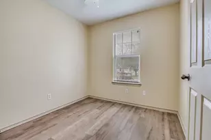 1439 N Bluegrove Rd, Lancaster, TX 75134 - Photo 7