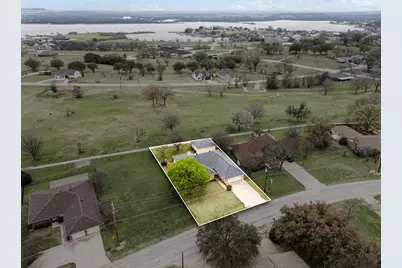 139 Runaway Bay Drive, Runaway Bay, TX 76426 - Photo 3