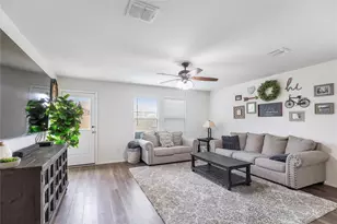 452 Falling Star Dr, Fort Worth, TX 76052 - Photo 3