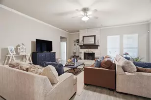 136 Colonial Dr, Joshua, TX 76058 - Photo 9