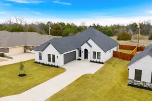 598 E Woodell Dr, Glenn Heights, TX 75154 - Photo 3