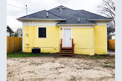 1532 E Myrtle Street, Fort Worth, TX 76104 - Photo 11