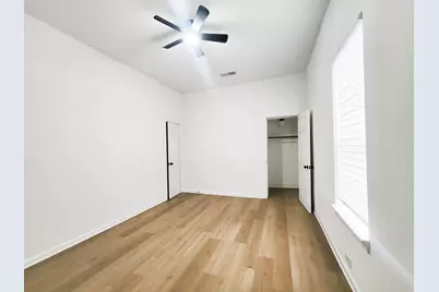 1532 E Myrtle Street, Fort Worth, TX 76104 - Photo 9