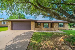 1300 Austin St, Bowie, TX 76230 - Photo 1