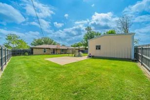 1300 Austin St, Bowie, TX 76230 - Photo 23