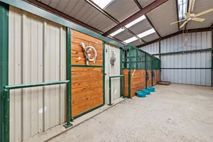 2701 Hulen St, Burleson, TX 76028 - Photo 31