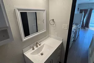 900 N Austin St, Denton, TX 76201 - Photo 11