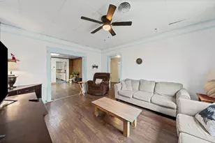 217 N 5th St, Lott, TX 76656 - Photo 5