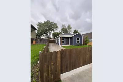 1005 E Tucker Street, Fort Worth, TX 76104 - Photo 1