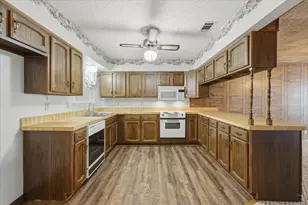 2341 Lagoon Dr, Mesquite, TX 75150 - Photo 9