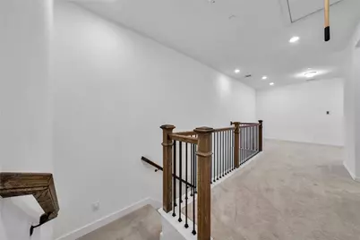 9916 Hennings Street, Irving, TX 75063 - Photo 13