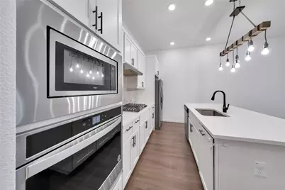 9916 Hennings Street, Irving, TX 75063 - Photo 7