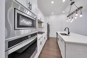 9916 Hennings St, Irving, TX 75063 - Photo 7