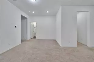 9916 Hennings St, Irving, TX 75063 - Photo 17