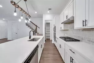 9916 Hennings St, Irving, TX 75063 - Photo 5