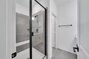 9916 Hennings St, Irving, TX 75063 - Photo 23