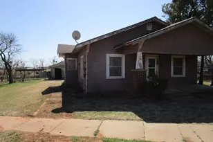 106 E Magnolia Ave, Electra, TX 76360 - Photo 3