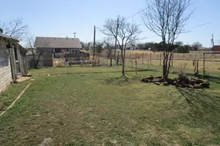 106 E Magnolia Ave, Electra, TX 76360 - Photo 9