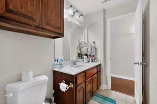 8715 Lindenwood Ln, Irving, TX 75063 - Photo 21