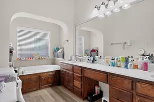 8715 Lindenwood Ln, Irving, TX 75063 - Photo 27