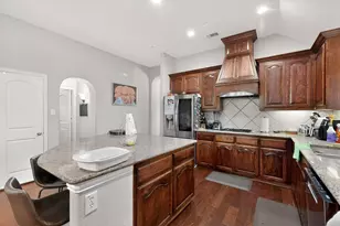 8715 Lindenwood Ln, Irving, TX 75063 - Photo 17