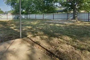 730 Indiana St, Graham, TX 76450 - Photo 25