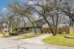 2205 Prestonwood Dr, Arlington, TX 76012 - Photo 3