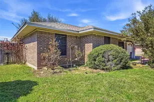 821 Jennifer Ct, Sanger, TX 76266 - Photo 3