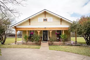 801 S Hall St, Ennis, TX 75119 - Photo 1