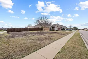 6810 Volunteer Dr, Greenville, TX 75402 - Photo 5