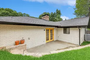 10039 Shadyview Dr, Dallas, TX 75238 - Photo 19