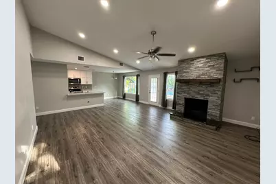 927 S Riverside Drive, Grapevine, TX 76051 - Photo 5